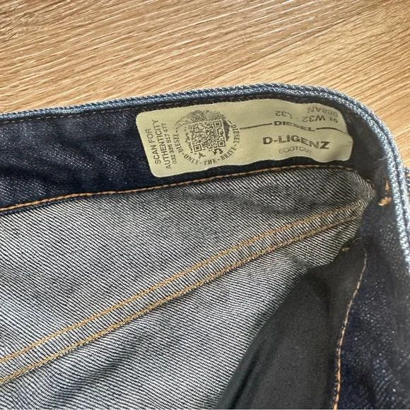 Diesel Men's Deep Indigo Bootcut Jeans size 32